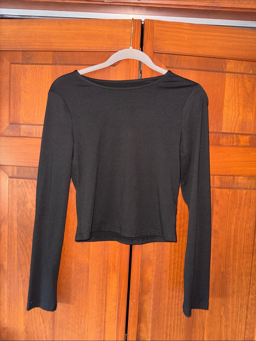 Women's Black Long-Sleeve Crew Neck Top